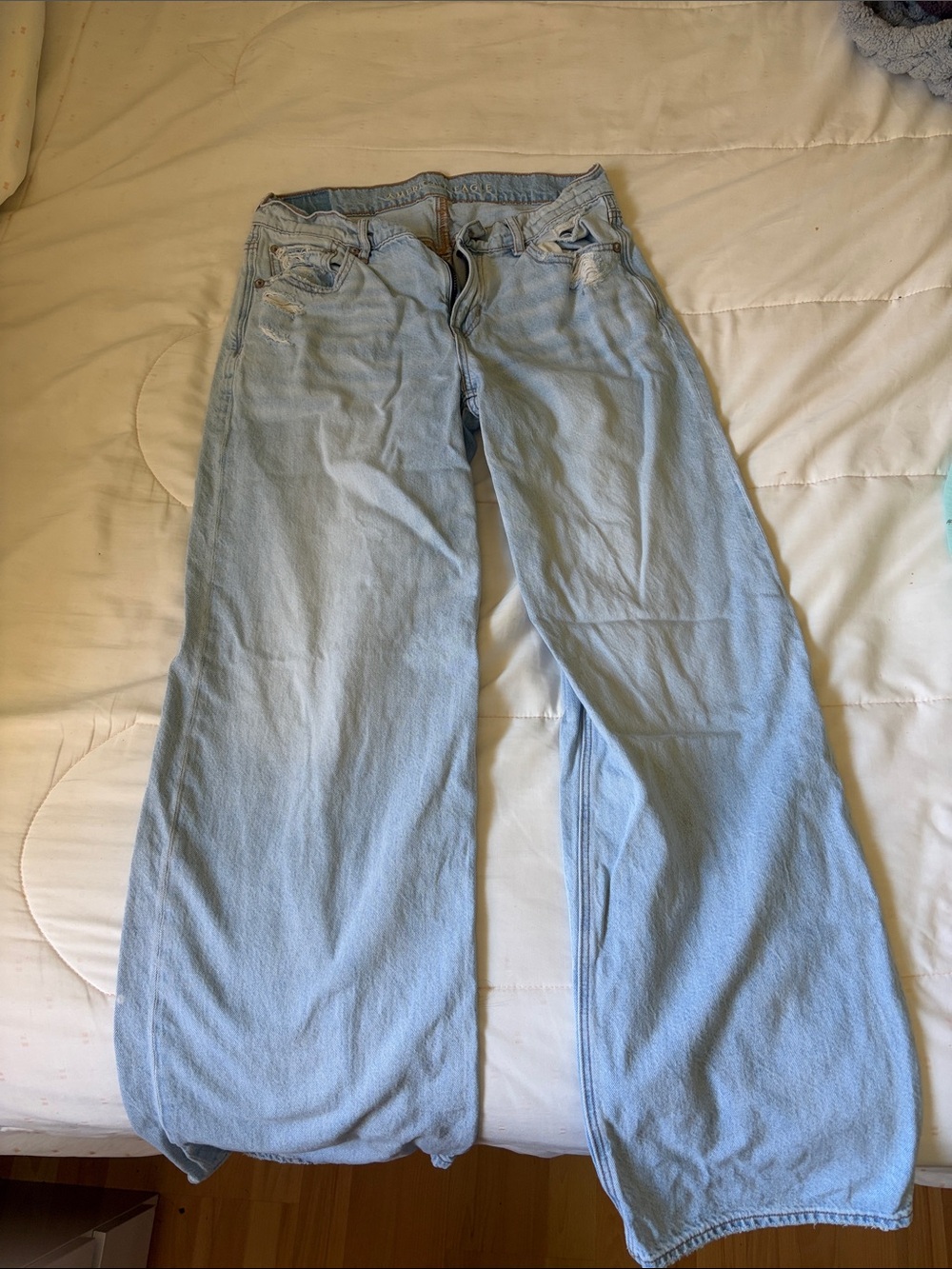 American Eagle Outfitters Light Blue Straight-Leg Women’s Jeans